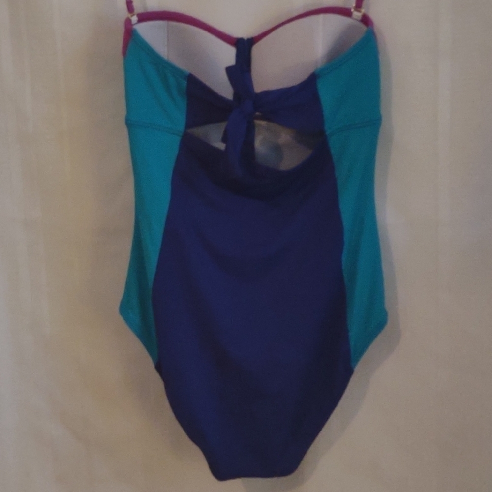 Tommy Bahama women's one piece bathing suit - Picture 3 of 6